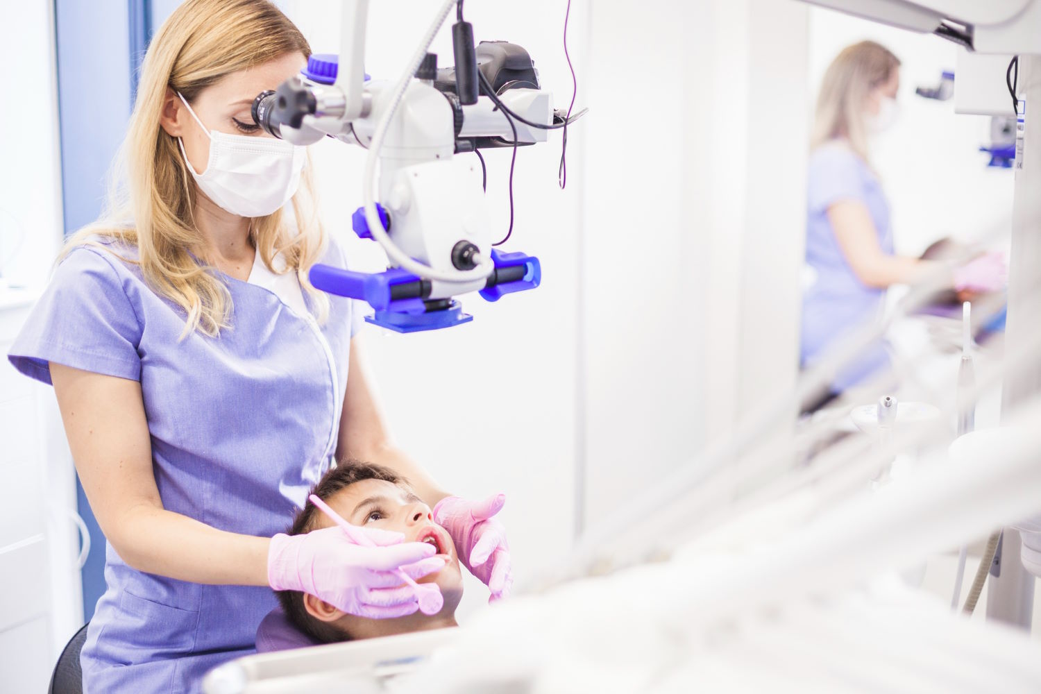 Nowe metody leczenia zębów dzięki rewolucji mikroskopowej w stomatologii