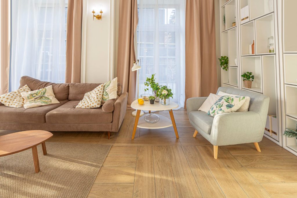 Drewniane podłogi są niezwykle popularne i cenione przez wiele osób